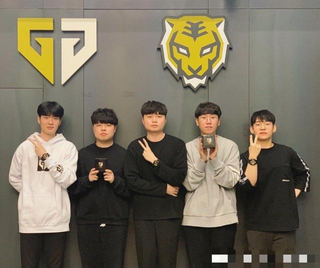 犯规根据规 犯规根据规